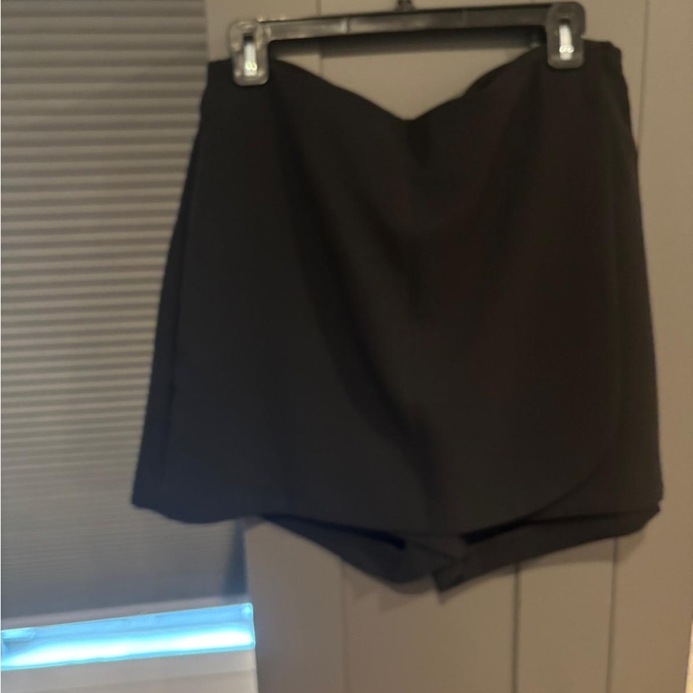 Black Skort | The Loft